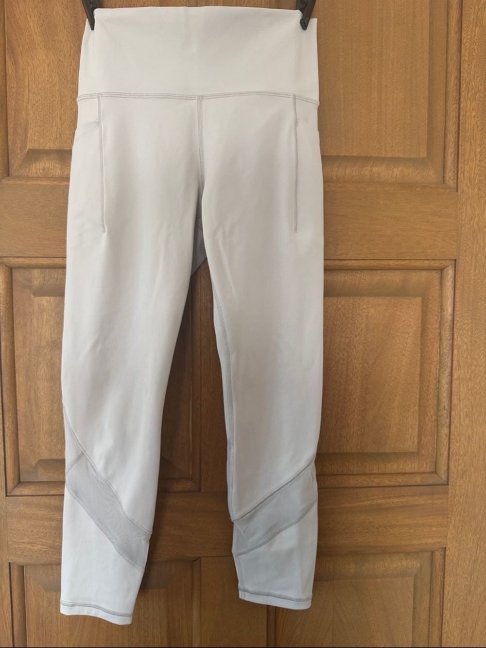 Athleta Medium Pale Gray Salutation Stash Mesh Tight